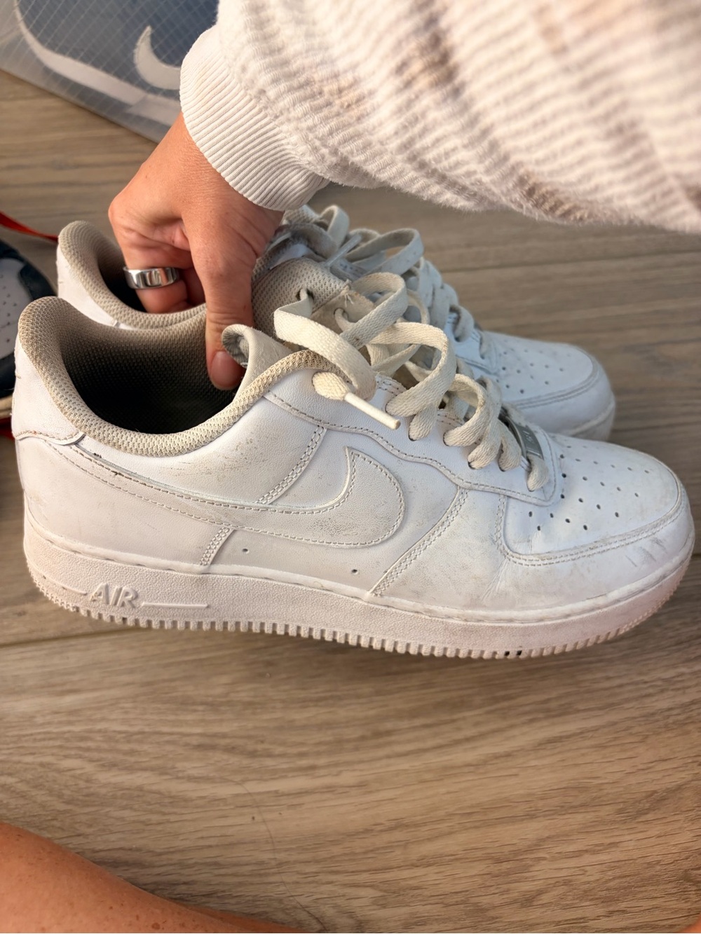 Nike Men’s White Air Force 1 Low-Top Shoes Size 9
